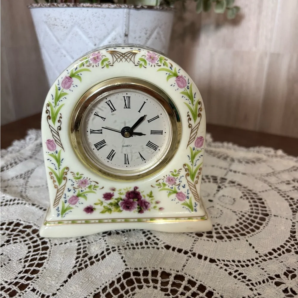 JJI International Porcelain Mantel Desk Clock with Floral Design and Gold Trim
